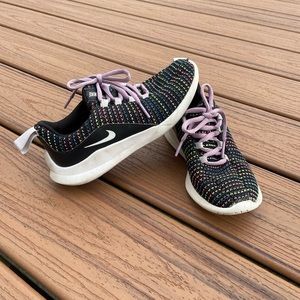 Nike girls fly knit size 1